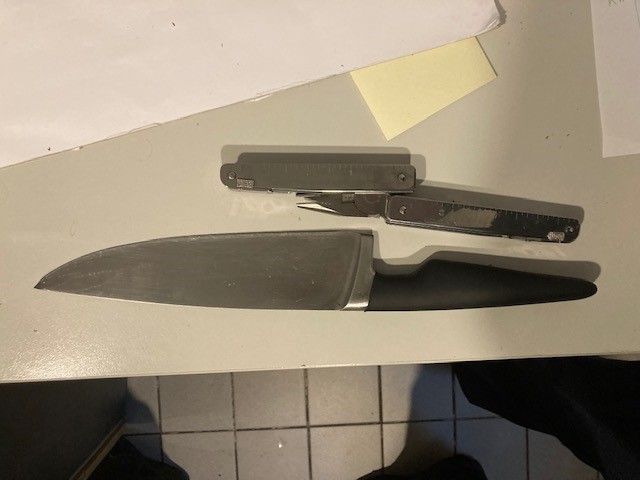 Mit diesem Küchenmesser soll der 17-Jährige auf seinen jüngeren Landsmann eingestochen haben.