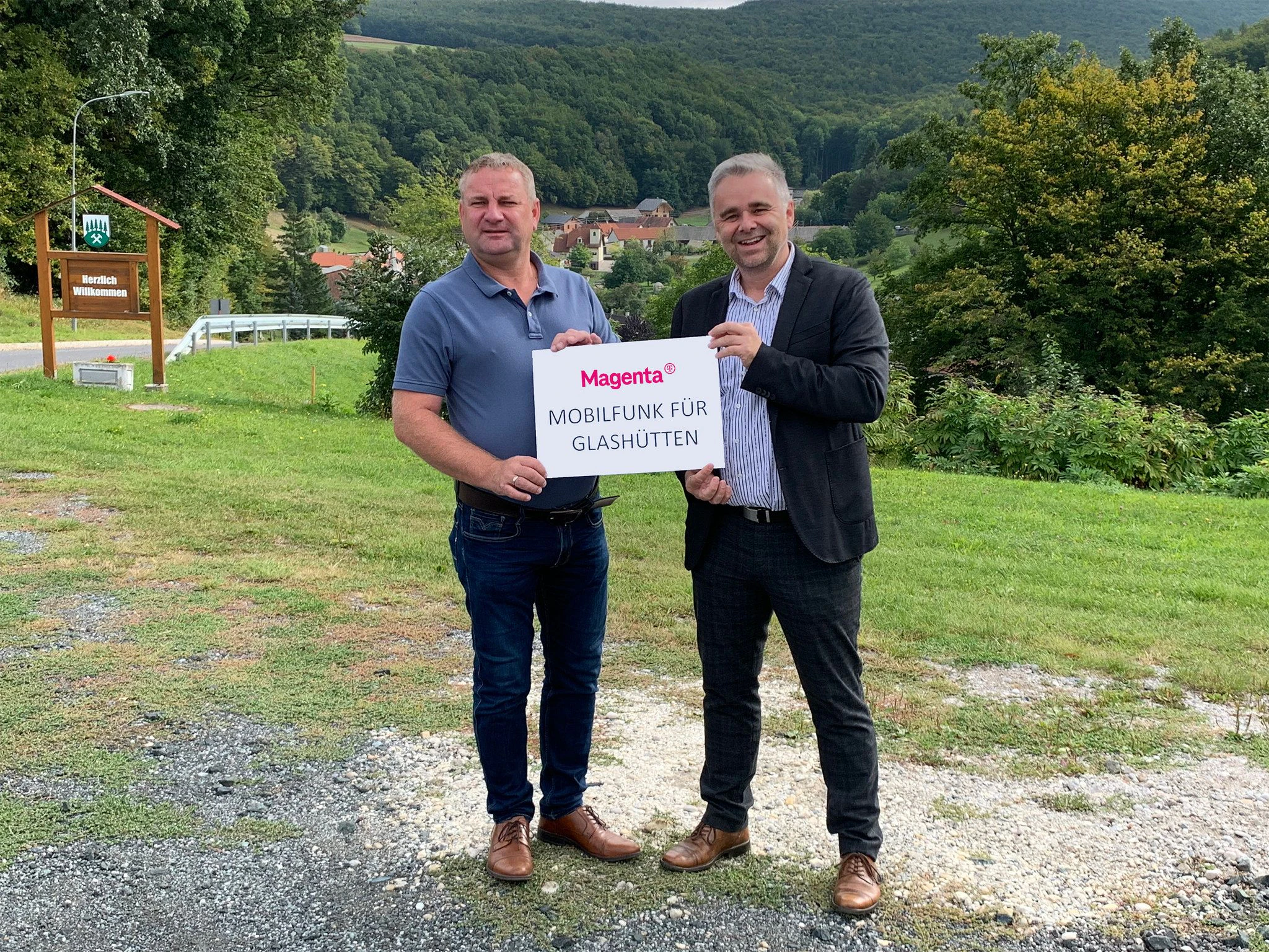 Jürgen Voith, Ortsvorsteher von Glashütten bei Schlaining, und Christian Pinzker, Bürgermeister der Gemeinde Unterkohlstätten.