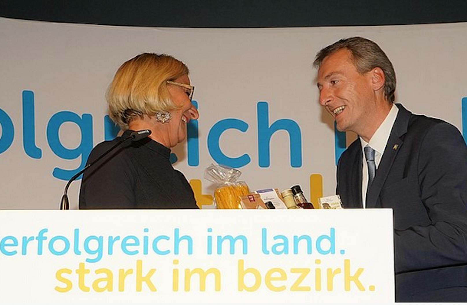 Jürgen Maier mit Landeshauptfrau Mikl-Leitner