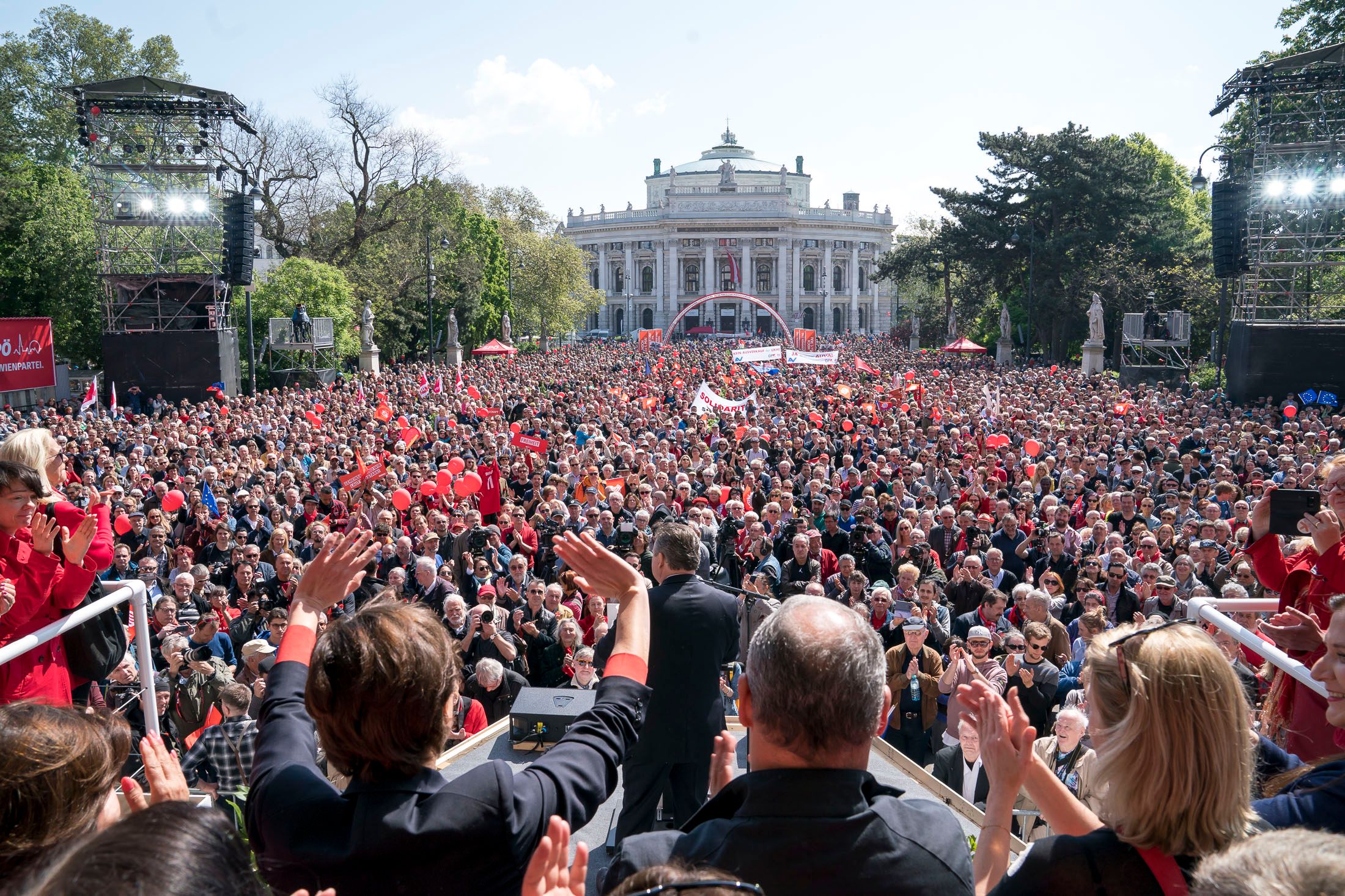 Schon 2019 hieß die SPÖ-Vorsitzende Pamela Rendi-Wagner und der Bürgermeister Michael Ludwig. Beide werden auch 2022 Reden halten.