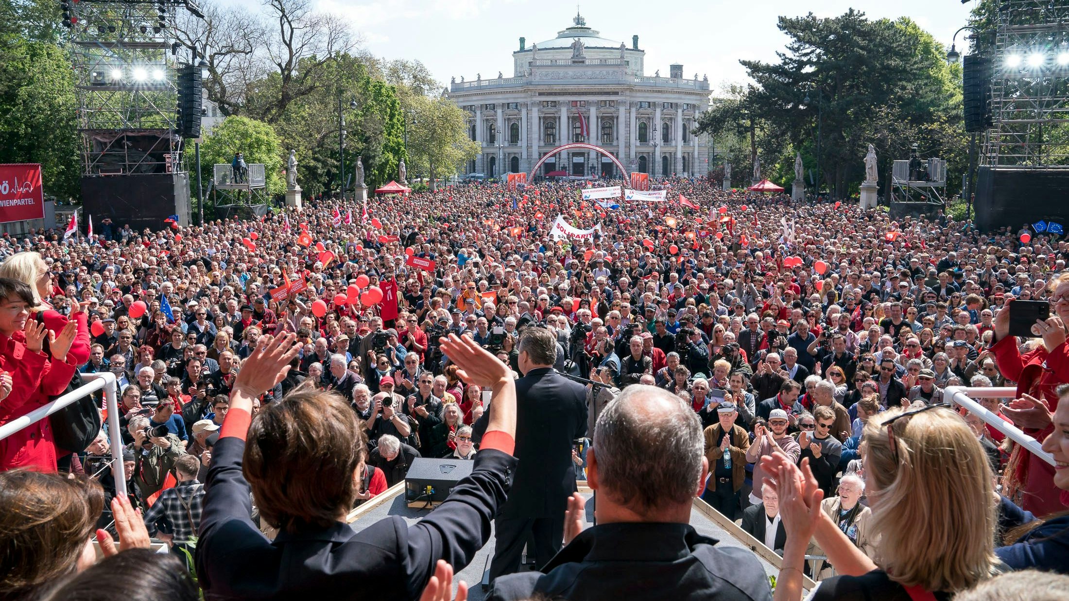 Schon 2019 hieß die SPÖ-Vorsitzende Pamela Rendi-Wagner und der Bürgermeister Michael Ludwig. Beide werden auch 2022 Reden halten.