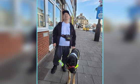 Der blinde Stephen Vallance musste ein Cafe im britischen Sidecup wieder verlassen. Sein Führhund sei zu groß und flauschig. 