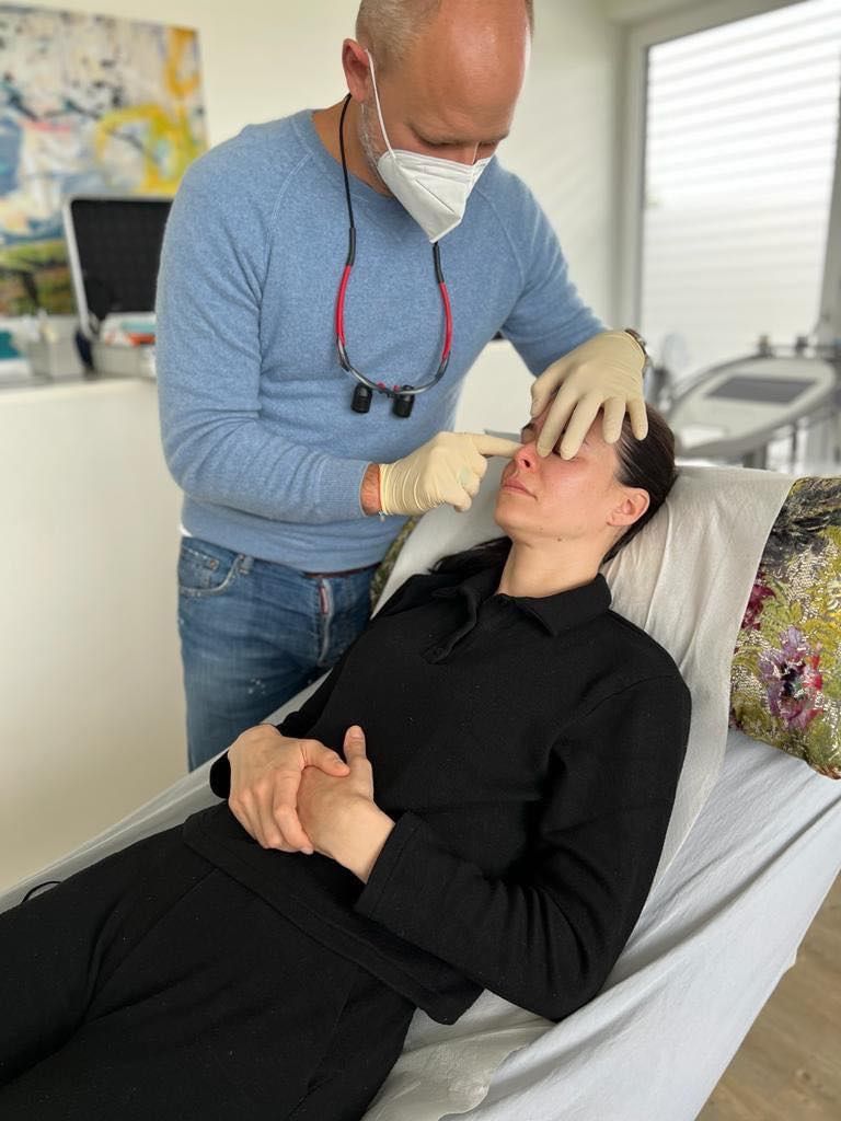 Kerstin Lechner begibt sie für ihre Behandlung in die Hände von Stefan Gärner