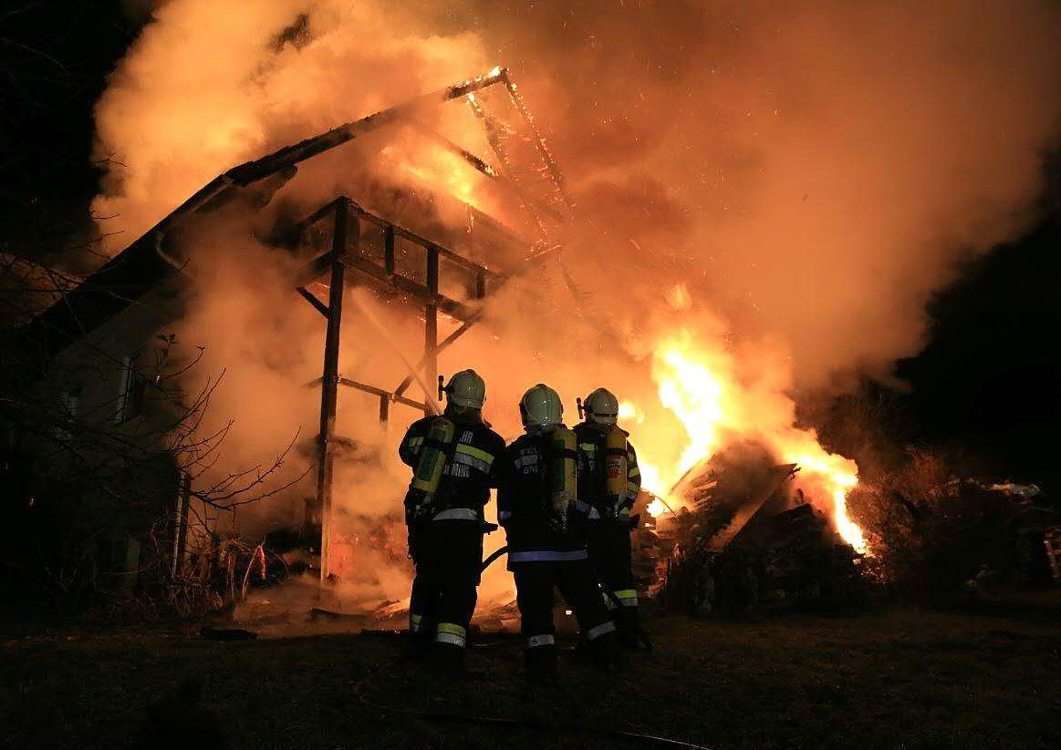 Mehrere Feuerwehren standen mit 50 Personen im Einsatz (Symbolbild).