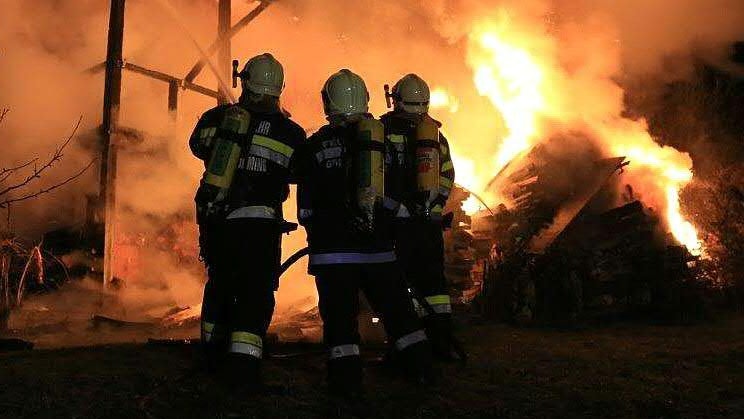 Mehrere Feuerwehren standen mit 50 Personen im Einsatz (Symbolbild).