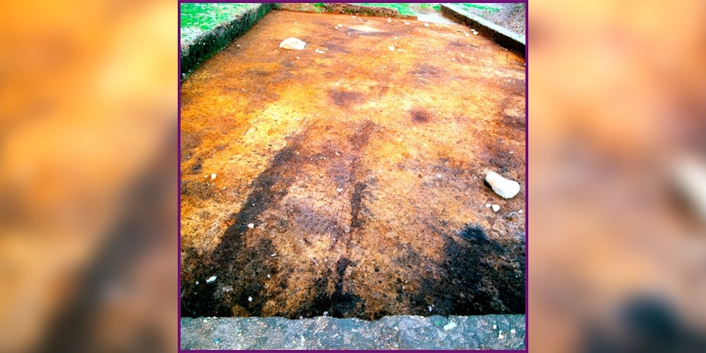 Die zunächst unscheinbaren Verfärbungen entpuppten sich als großer archäologischer Fund.