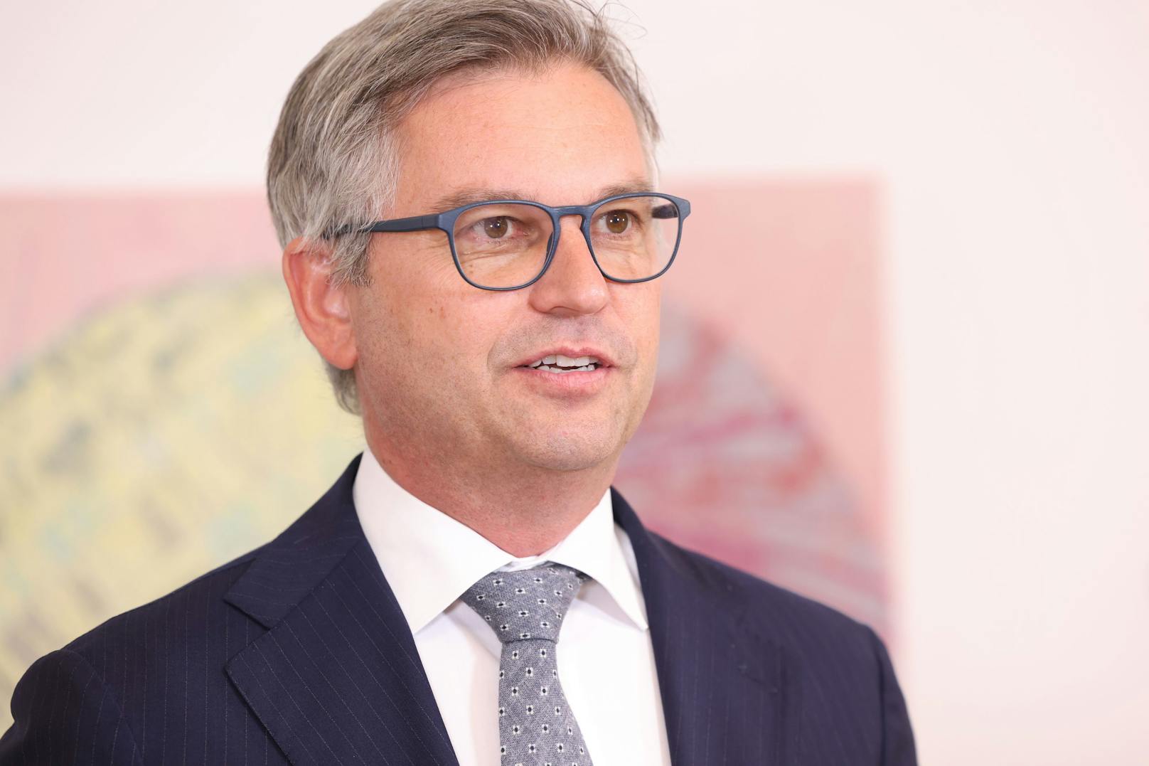 Finanzminister Magnus Brunner (ÖVP) zu Besuch bei <em>"Heute"</em>