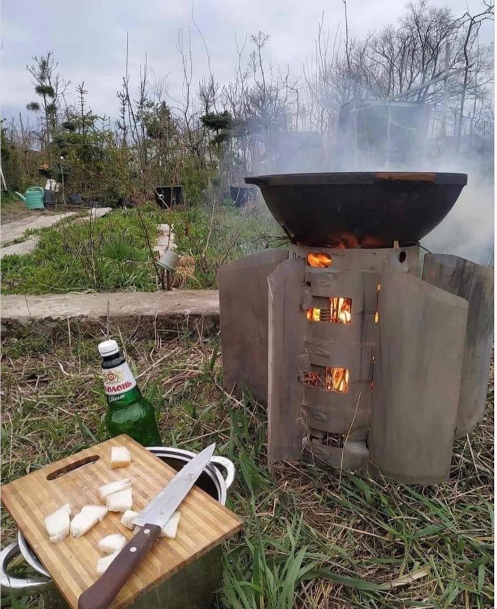 Bomben als Griller: Im Netz hat das Foto bereits viele Reaktionen ausgelöst.