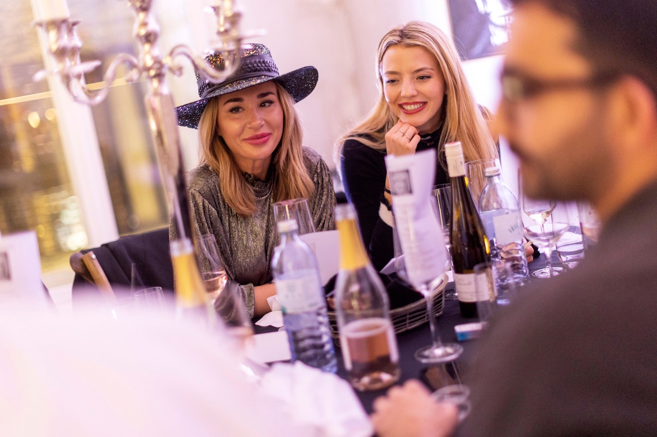 Heute.at - Charity Dinner – VIPs naschten den Nachtisch vom Tisch