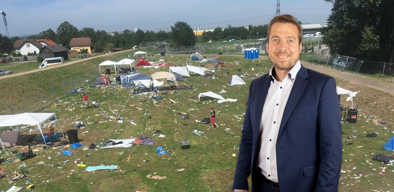 Müllberge nach dem Frequency-Festival und Otzelberger.