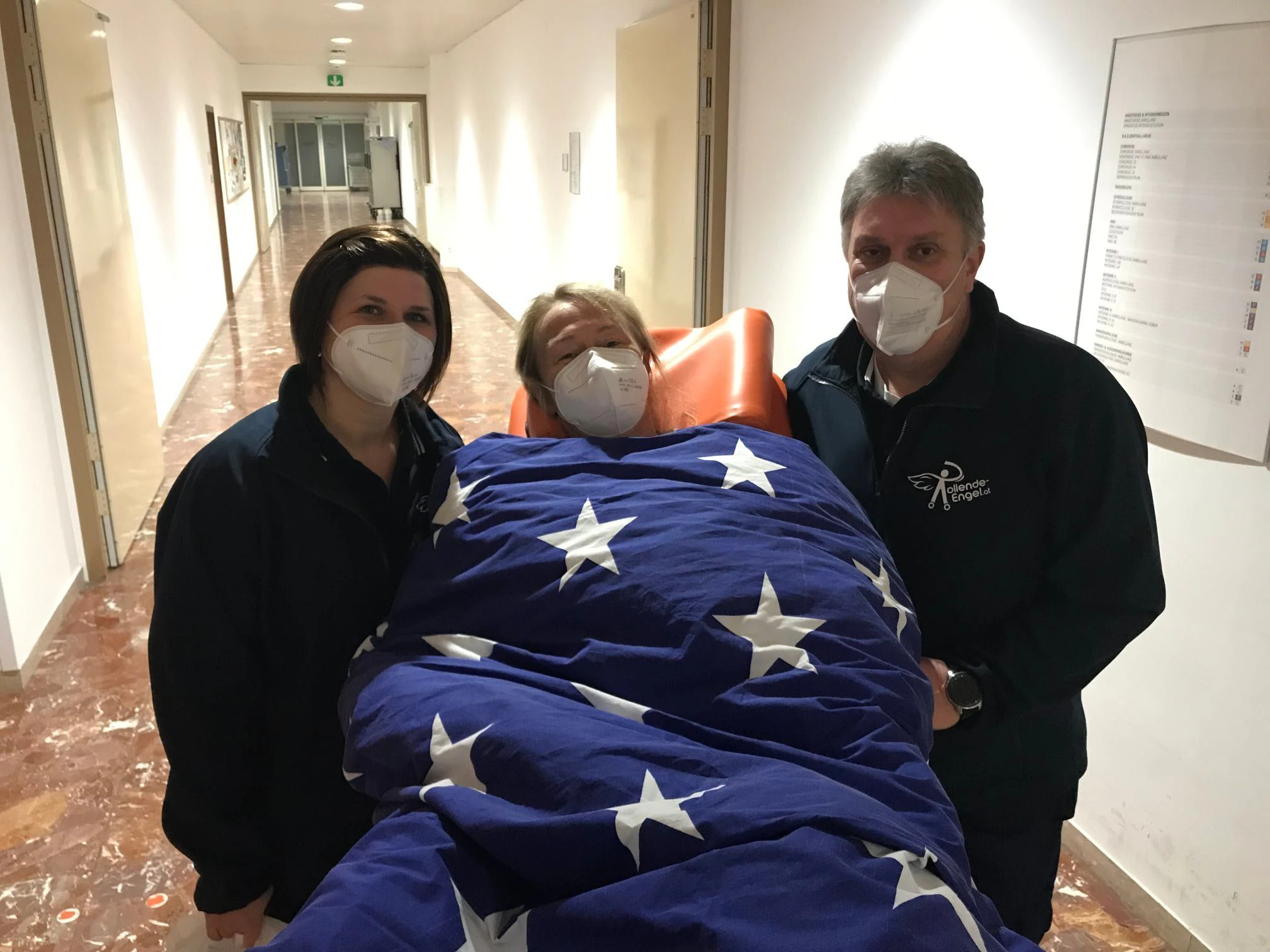 Mitarbeiter der "Rollenden Engel" holten Roswitha (52) vom Krankenhaus ab.
