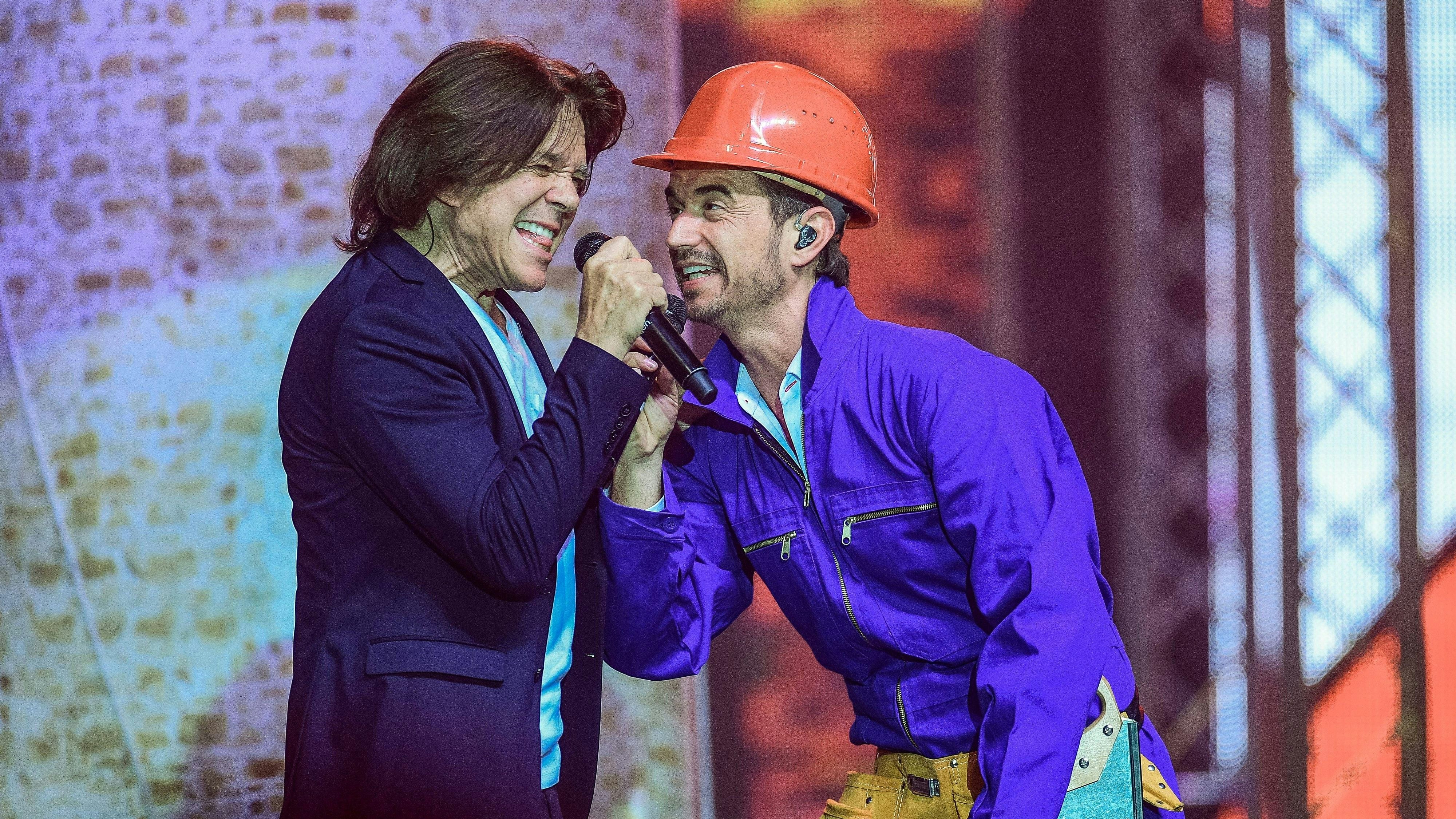 Florian Silbereisen und Jürgen Drews mit KLUBBB 3 , Jan Smit und Christoff bei DAS GROSSE SCHLAGERFEST 2018 präsentiert von Florian Silbereisen in der ausverkauften Messe Erfurt. Copyright: xVIADATAx/xHolgerxJohnx, Erfurt Thüringen Deutschland *** Florian Silbereisen and Jürgen Drews with KLUBBB 3 Jan Smit and Christoff at DAS GROSSE SCHLAGERFEST 2018 presented by Florian Silbereisen in the sold out fair Erfurt Copyright xVIADATAx xHolgerxJohnx Erfurt Thuringia Germany  