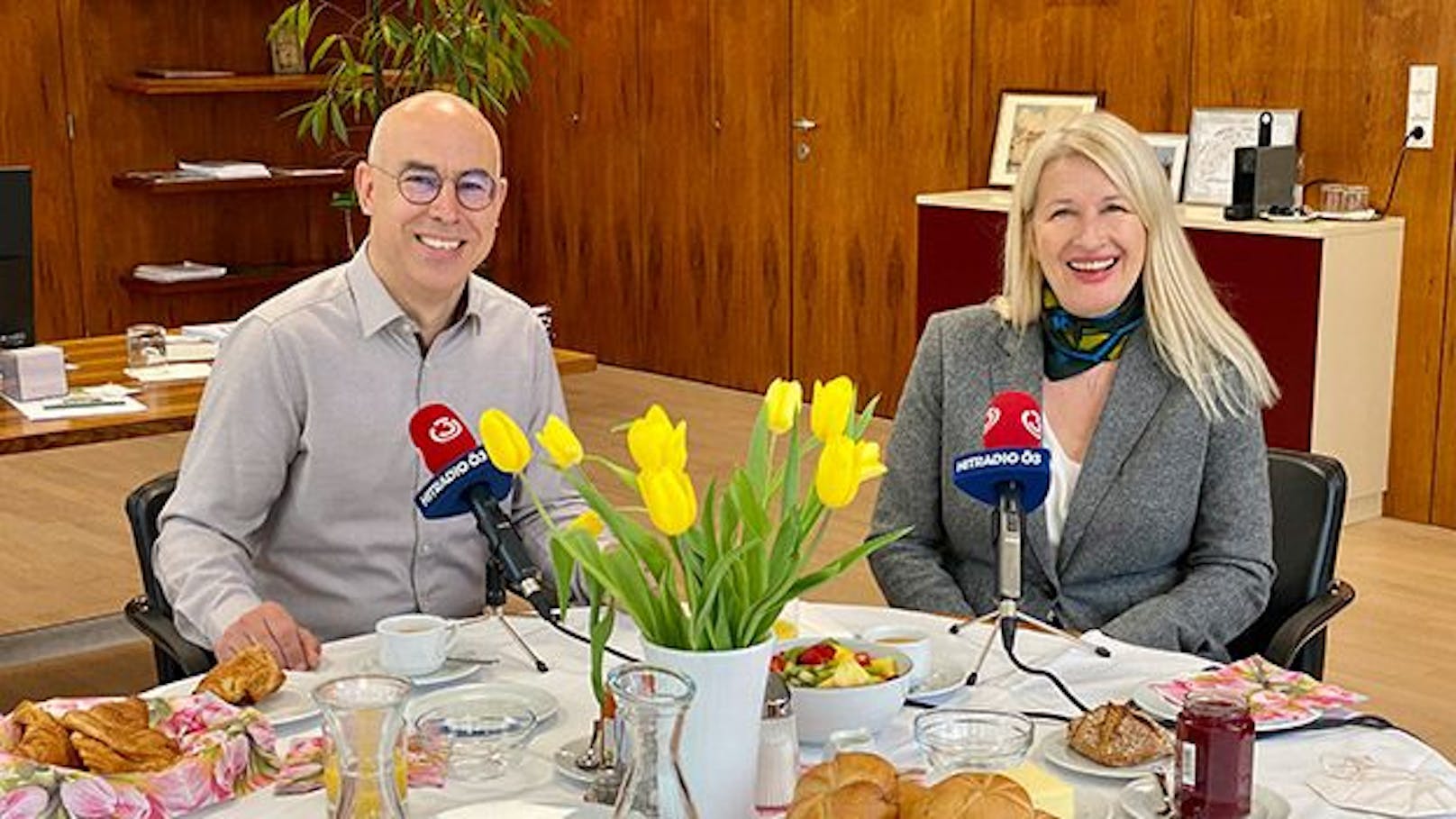 Wirtschaftsexperte Gabriel Felbermayr zu Gast bei Claudia Stöckl in "Frühstück bei mir".