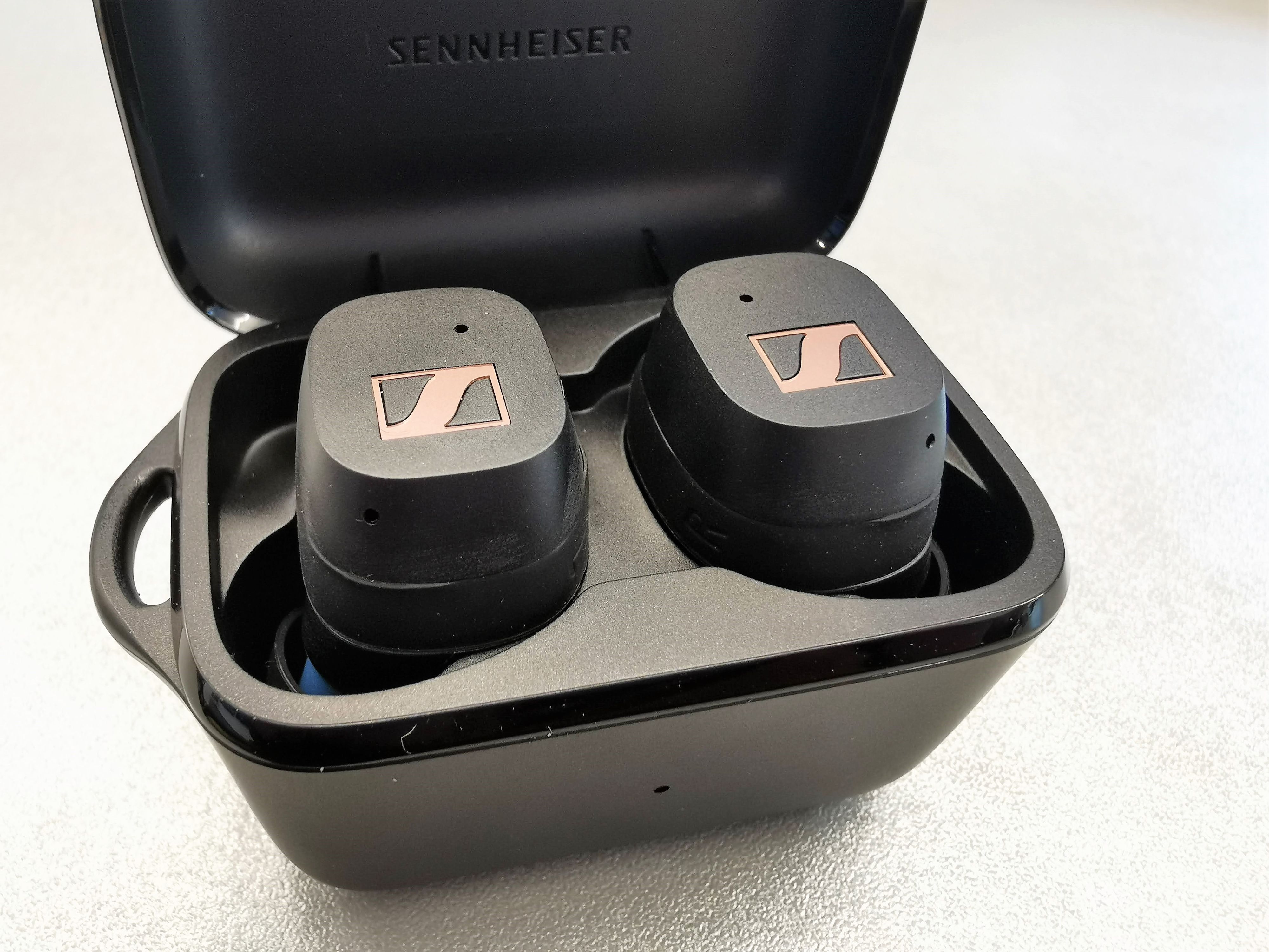 Sennheiser Sport True Wireless im Test: Die Verarbeitung ist hervorragend, das Aussehen etwas klobig, aber schick.