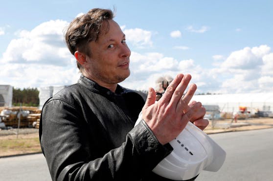 Elon Musk übernimmt für rund 41 Milliarden Euro den Kurznachrichtendienst Twitter.