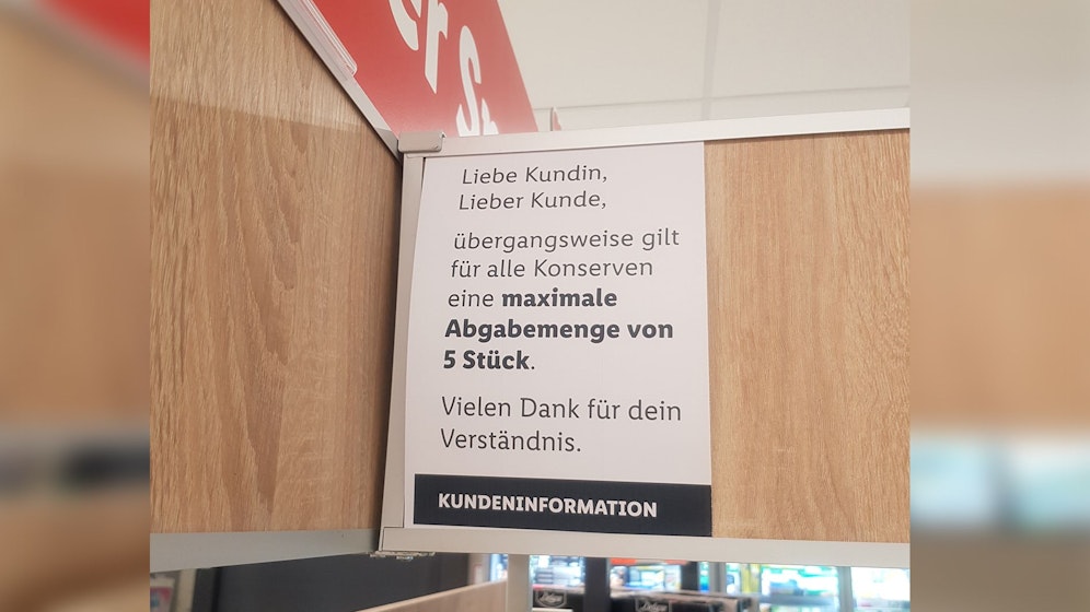 In diesem Diskonter dürfen Kunden ab nun nur mehr maximal fünf Konserven kaufen. 