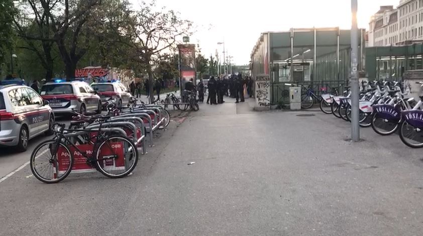 Die Polizei musste binnen weniger Minuten aufrücken.