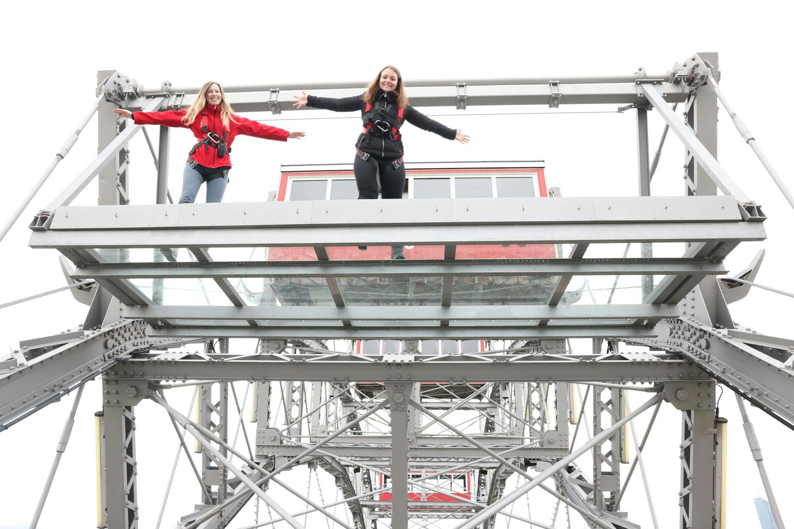 "Heute" testete die neue Plattform am Wiener Riesenrad: Auf Glasboden ging es in luftige Höhen.&nbsp;