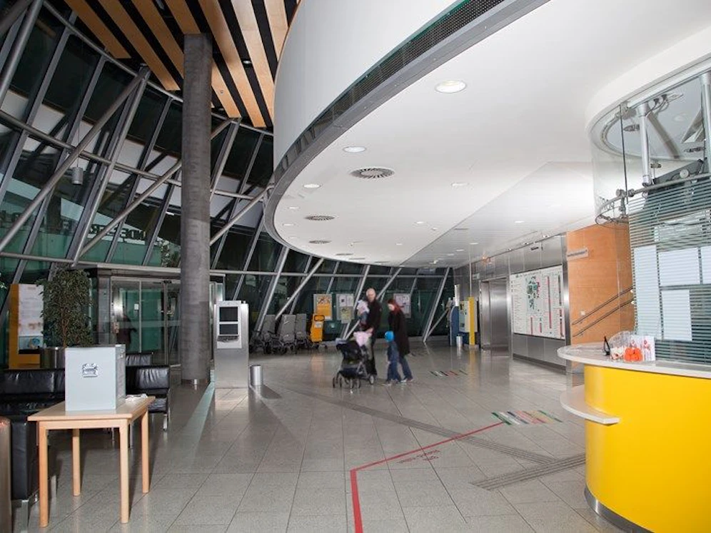 Der Bub wurde in den MedCampus 4 der Kepler Klinik gebracht.