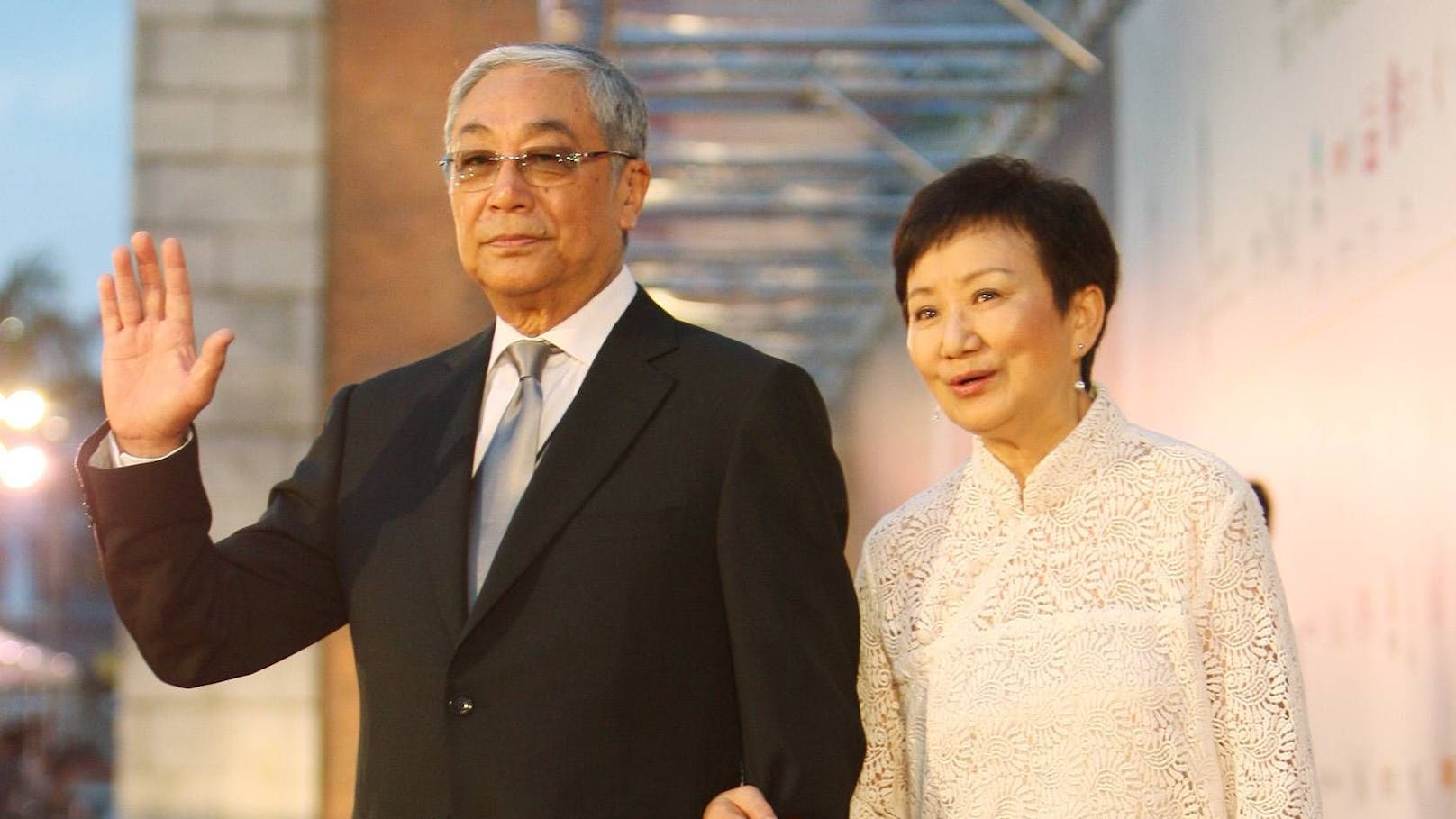 Kenneth Tsang mit seiner Ehefrau beim Filmpreis von Hongkong. 