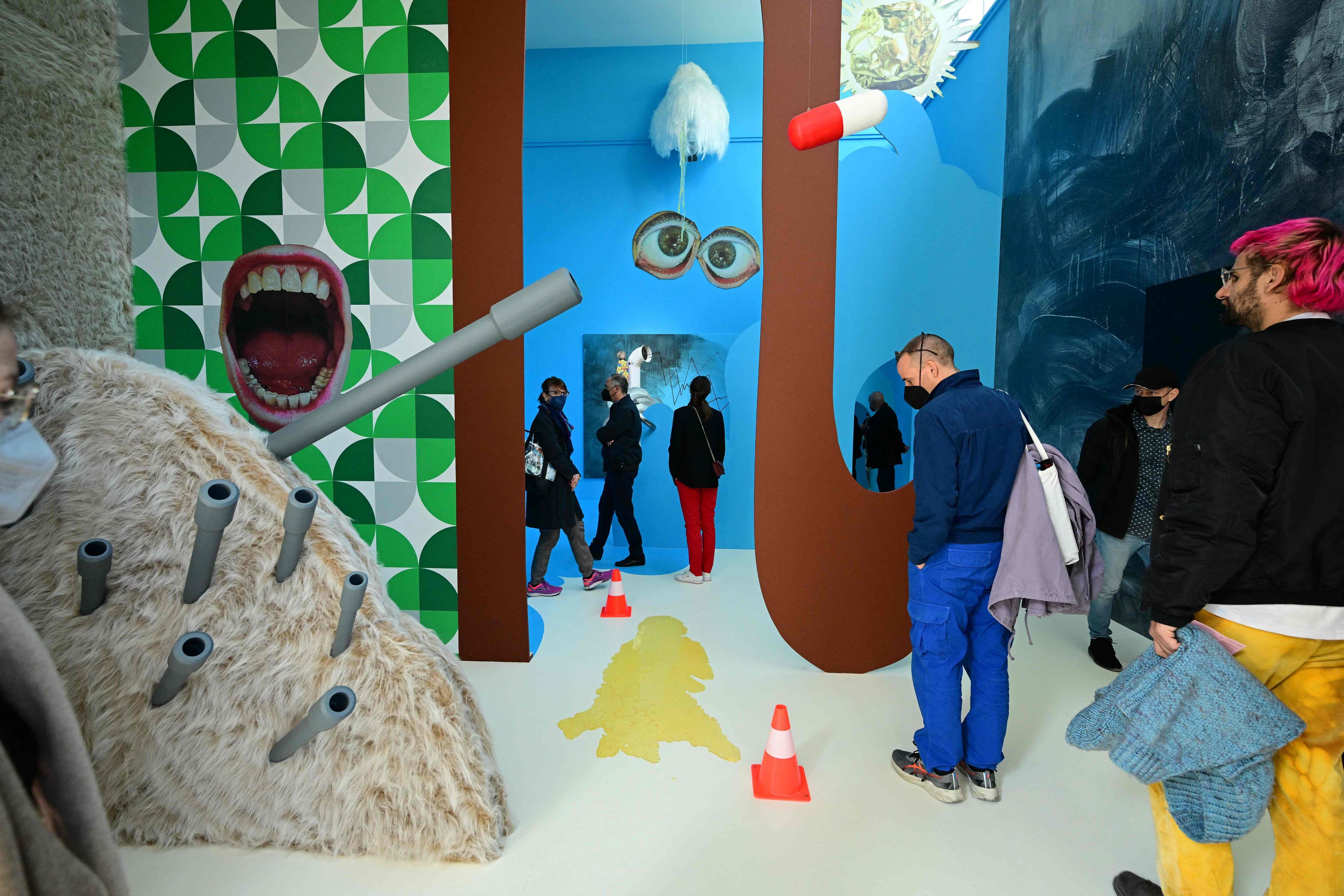 Humorvolle Körper im österreichischen Pavillon.