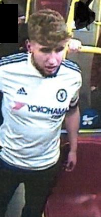 Dieser Mann soll einem 22-Jährigen mittels Fußtritt das Wadenbein gebrochen haben.