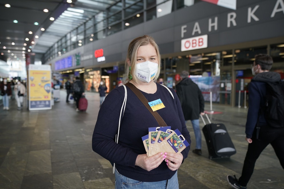 Tanja Maier hilft mit Hofer- und McDonald's-Gutscheinen.