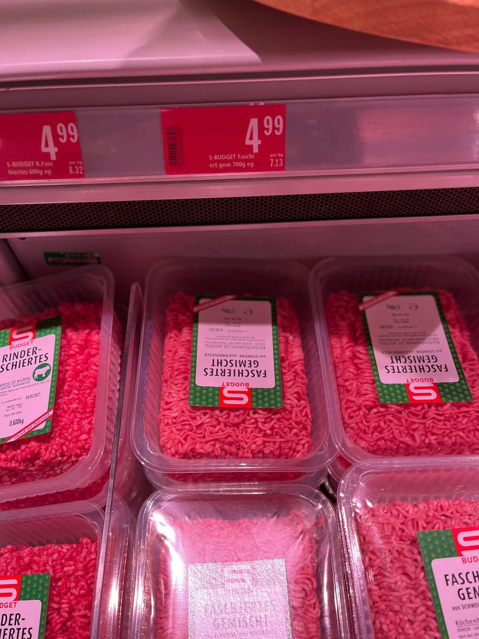 Rindfleisch gemischt, 700 Gramm Billigfleisch kostete vor Wochen 3,99 Euro: Jetzt 4,99 Euro; ein plus von 25,1 Prozent