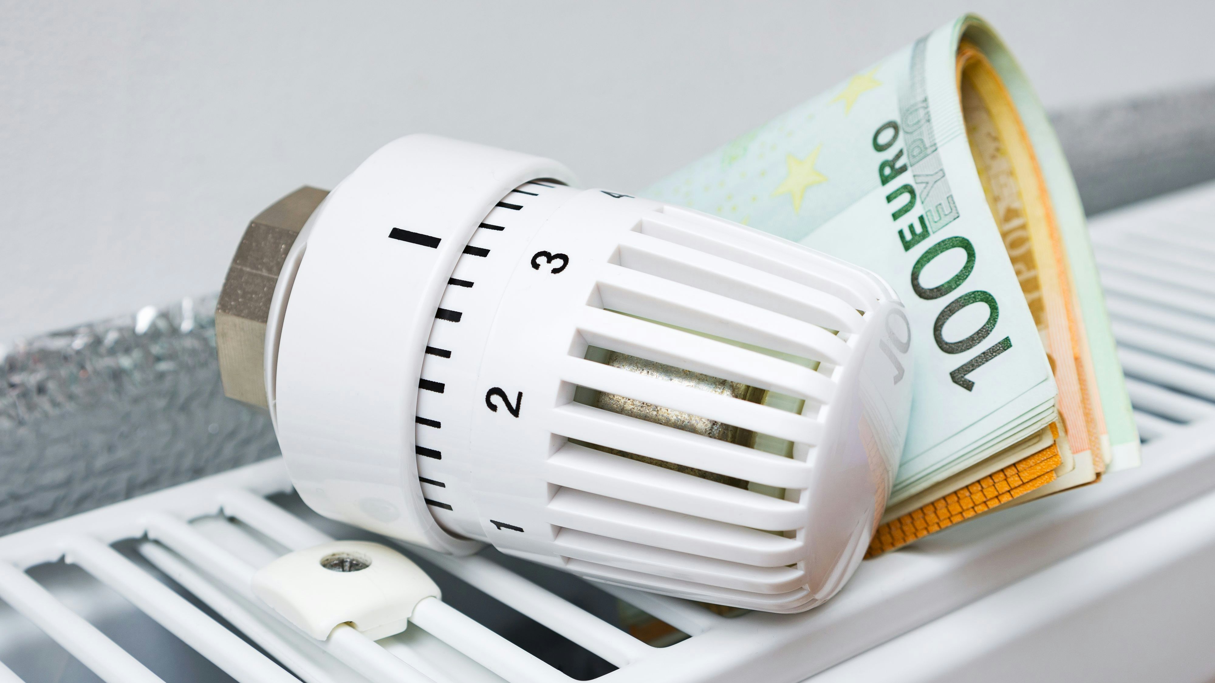 Die Preise für Strom, Gas und Öl explodieren förmlich.