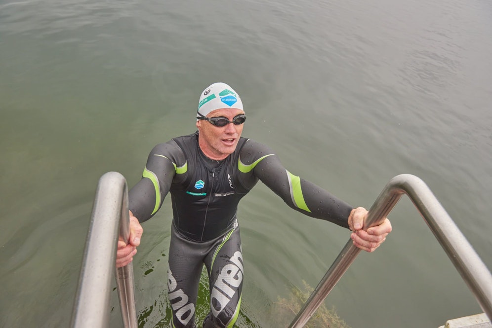 Über zwei Monate lang, wird der Chemiker fast täglich im Wasser sein.