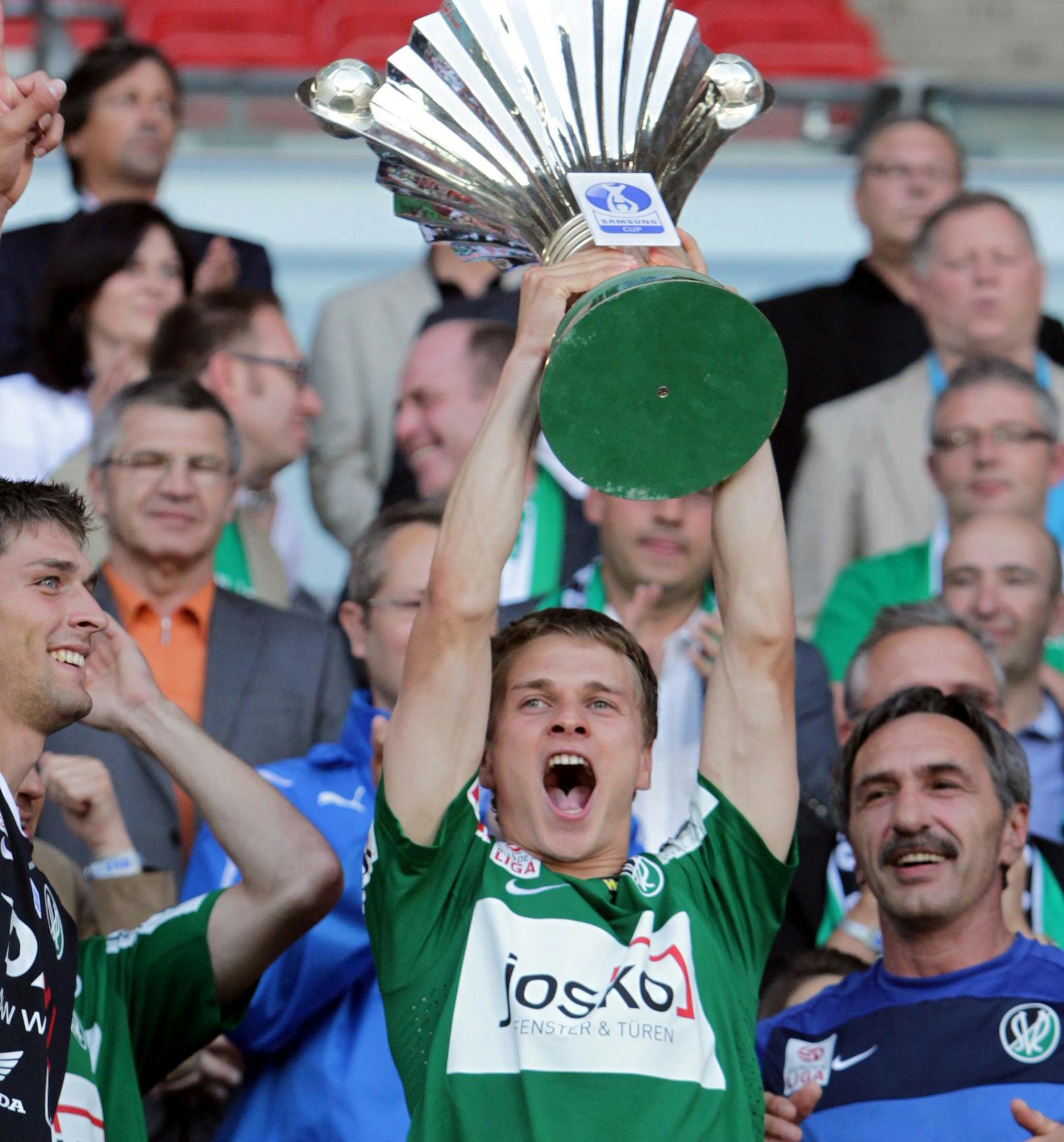 Hammerer 2011 mit dem ÖFB-Pokal