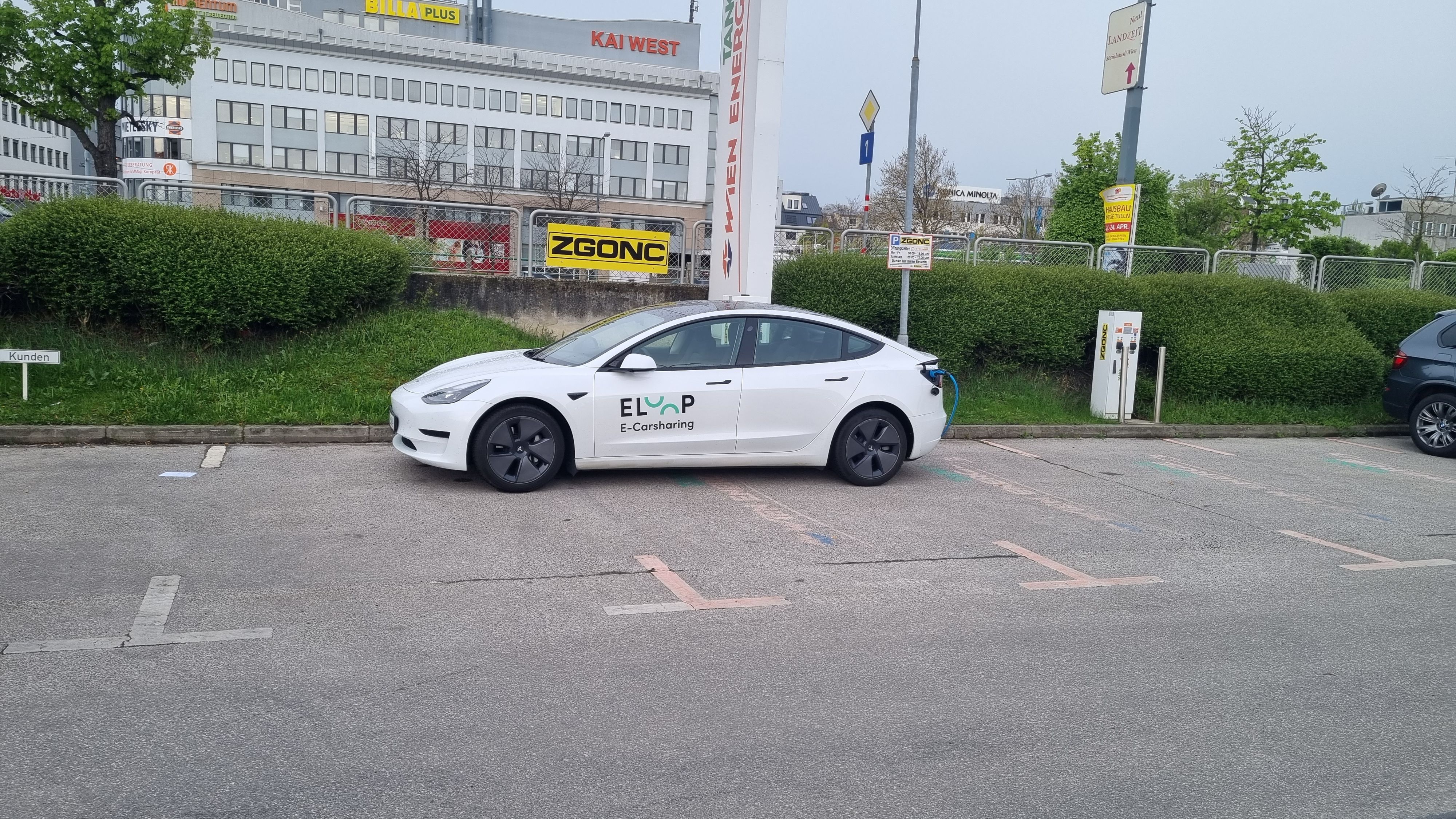 So sollte man das Elektroauto definitiv nicht abstellen...