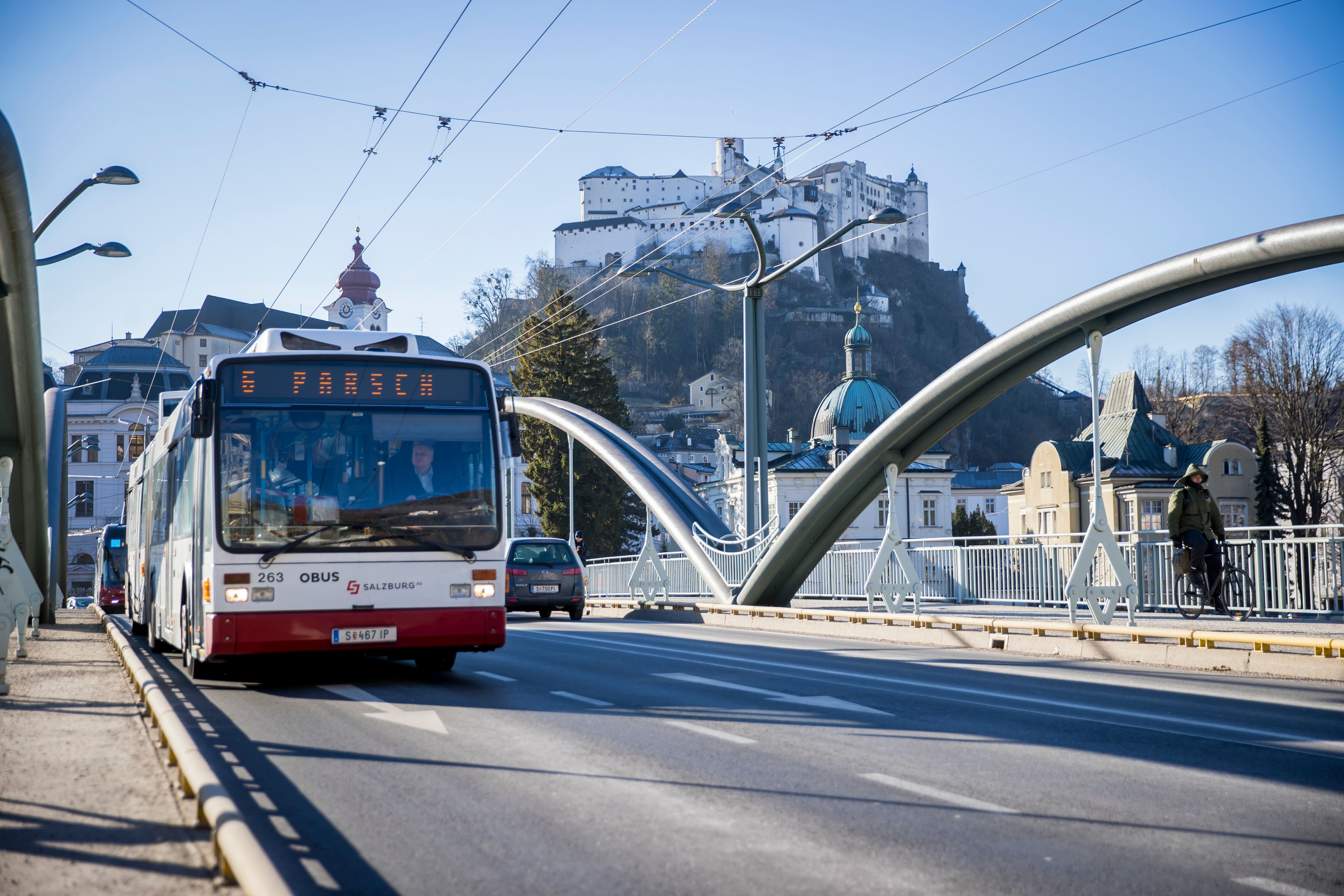 Im Bundesland Salzburg kannst du bis 24. Juni alle Öffis am Freitag kostenlos nutzen.