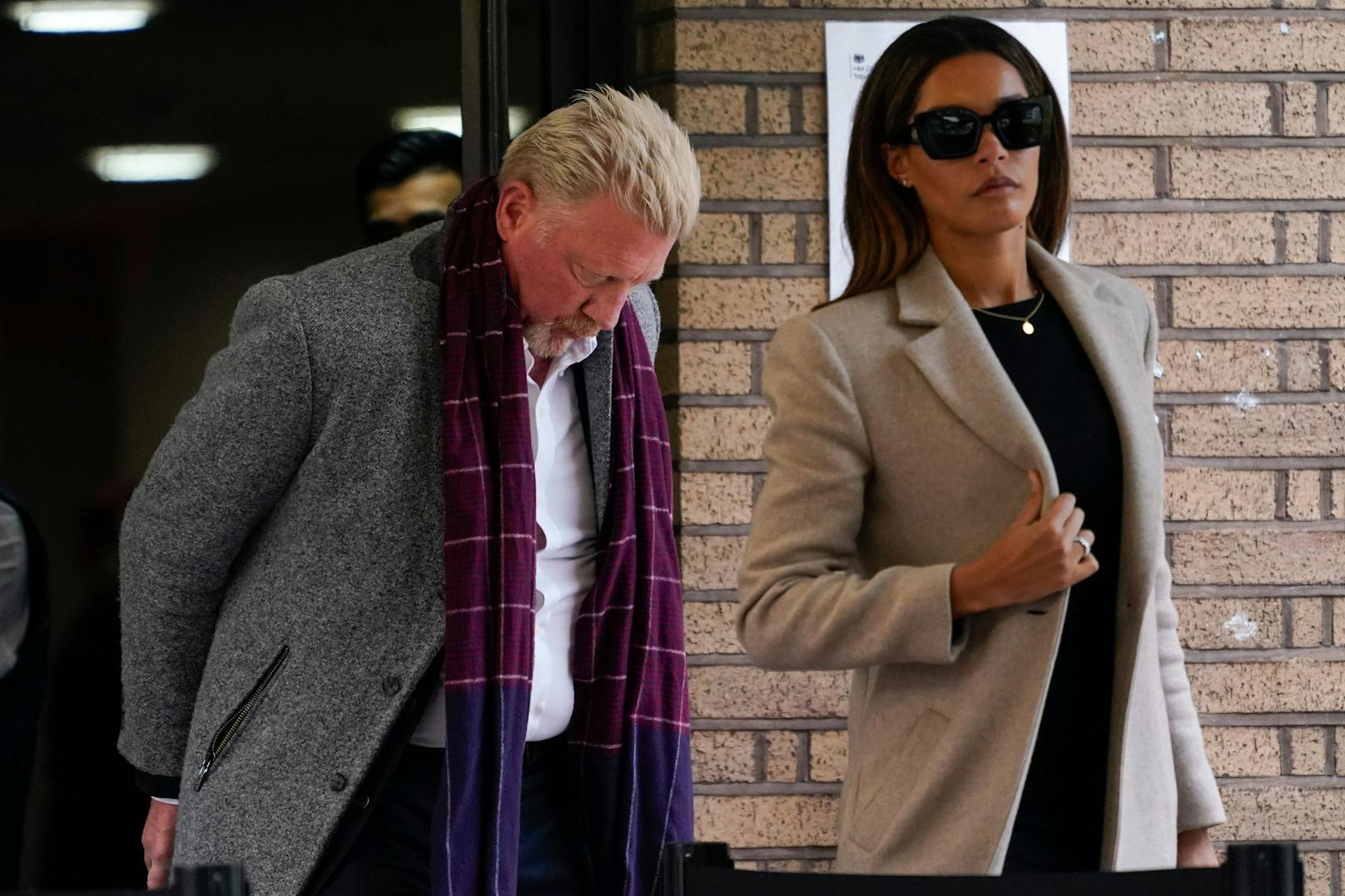 Boris Becker verabschiedete sich vor der Verkündung des Strafmaßes von Freundin Lilian de Carvalho Monteiro.