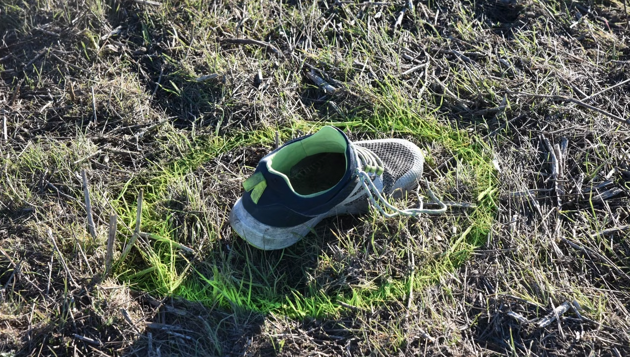 Ein Schuh des Radfahrers blieb an der Unfallstelle zurück.