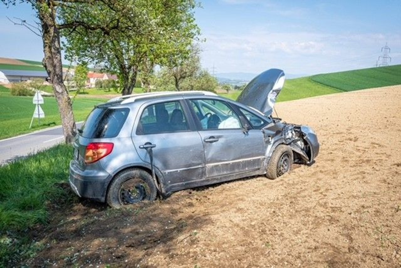Heute.at - Lenkerin prallte bei St. Leonhard gegen Baumallee