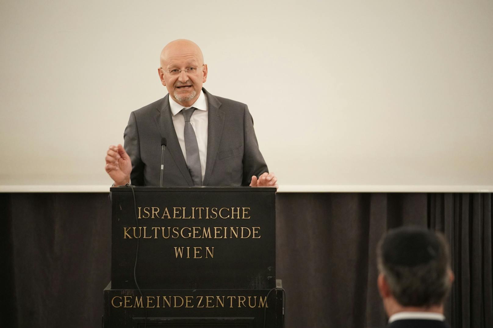 Die Laudatio für Günther Havranek hielt Peter Schöber, Geschäftsführer und Programmleiter von ORF III ...