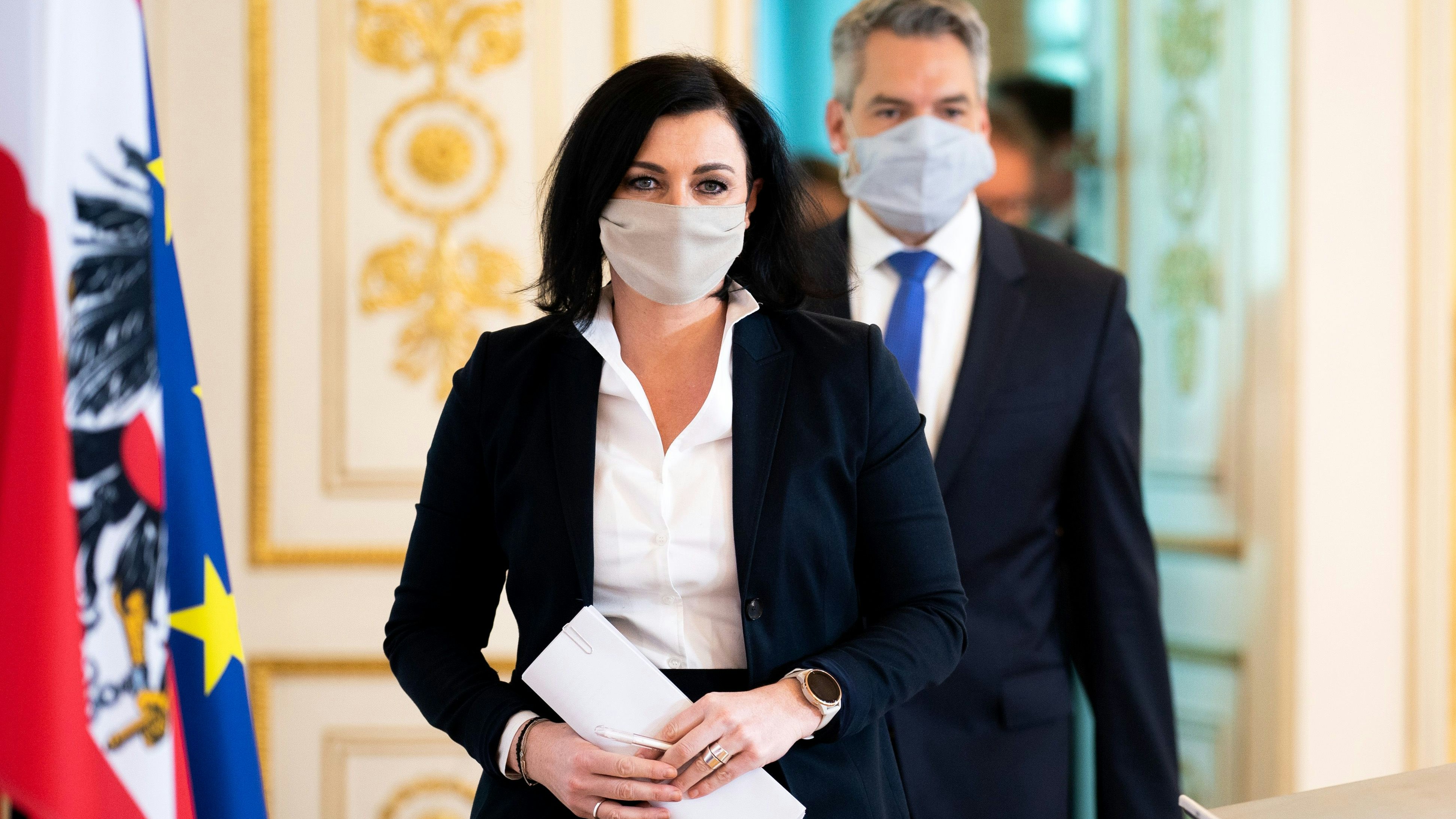 Bundeskanzler Karl Nehammer und Landwirtschaftsministerin Elisabeth Köstinger laden zum Gipfel zur Lebensmittelversorgungsicherheit ein.