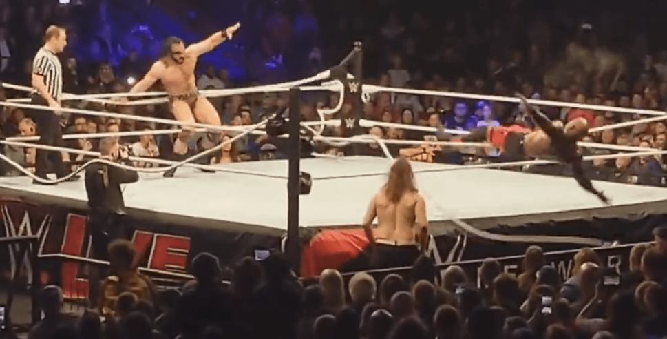 Drew McIntyre zerstört den Ring
