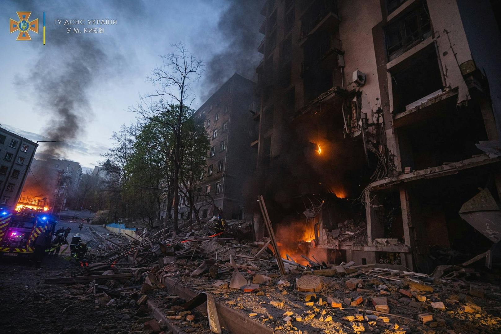 Bilder des russischen Raketenangriffs auf Kiew am 29. April 2022.