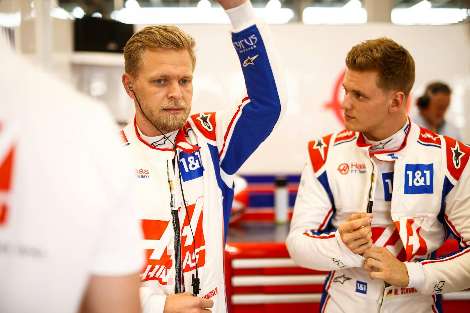Kevin Magnussen spricht über das erste Aufeinandertreffen mit seinem Teamkollegen Mick Schumacher. 