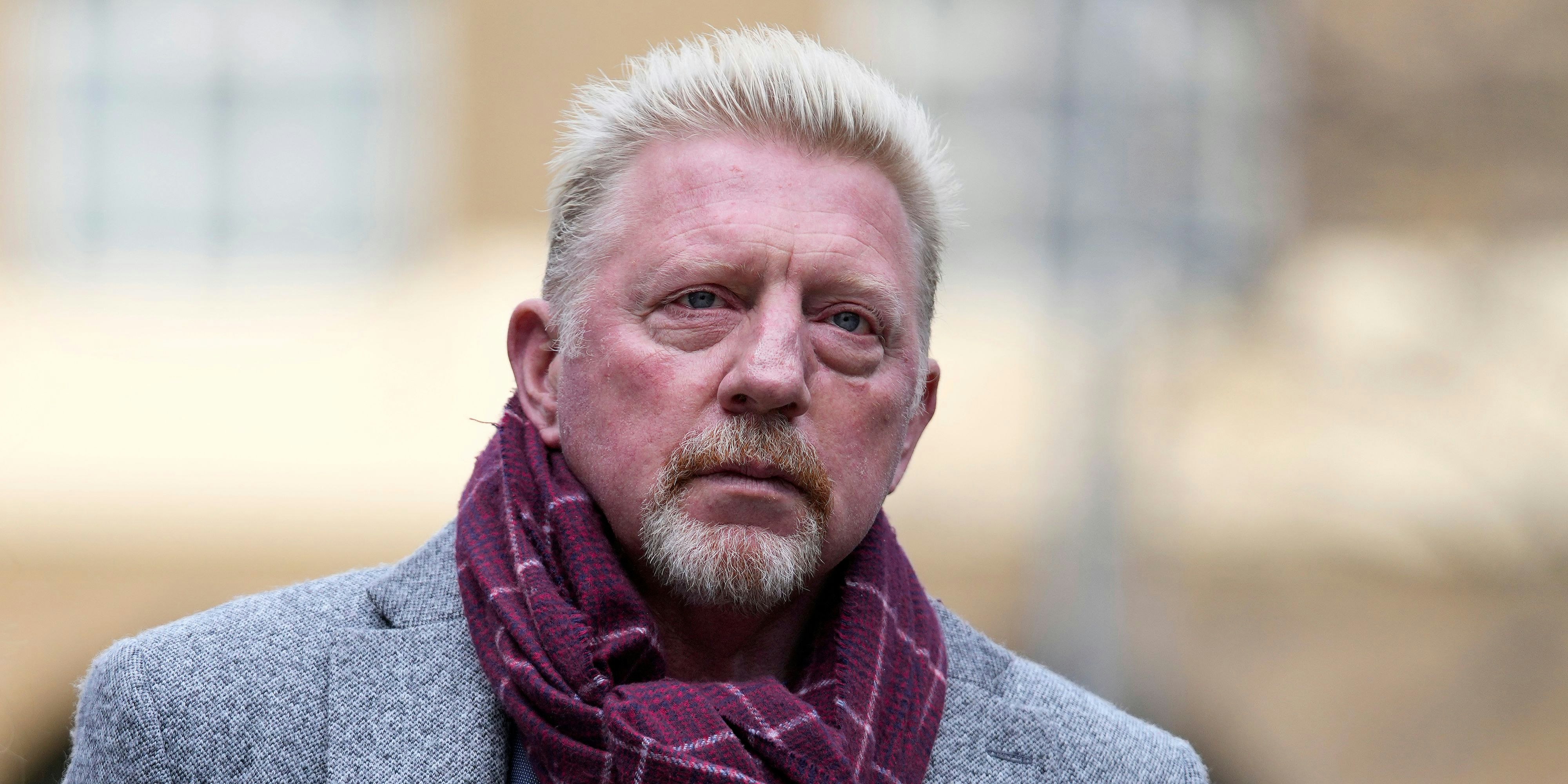 Seine Mutter macht sich große Sorgen um ihn: "Ich hoffe, dass er nicht ins Gefängnis muss." Er sei immer ein "anständiger Bub" gewesen. 