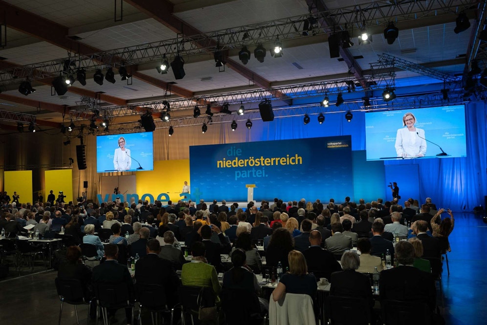 Johanna Mikl-Leitner bei ihrer Rede am Landesparteitag der ÖVP-Niederösterreich