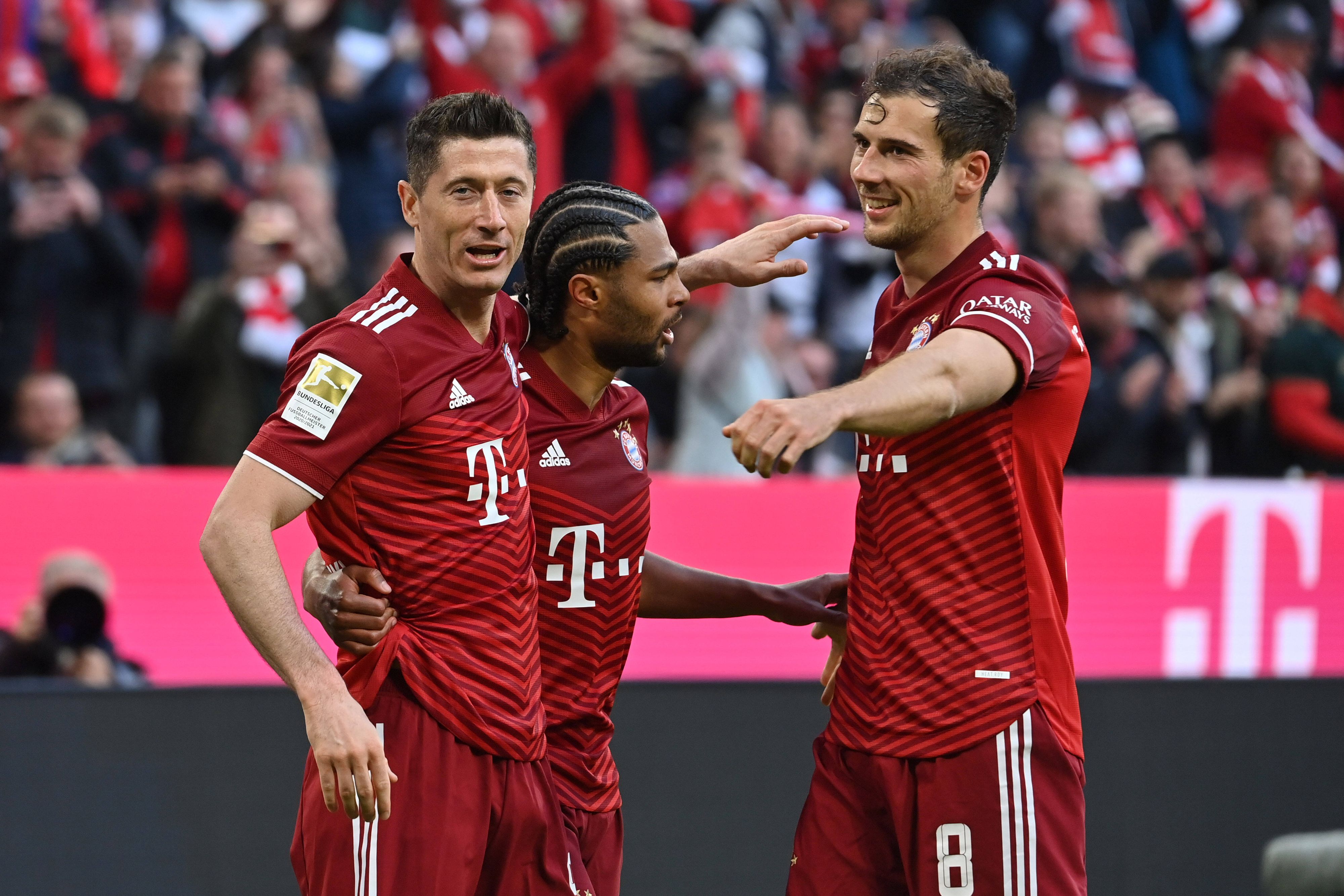 Robert Lewandowski jubelt mit Serge Gnabry und Leon Goretzka