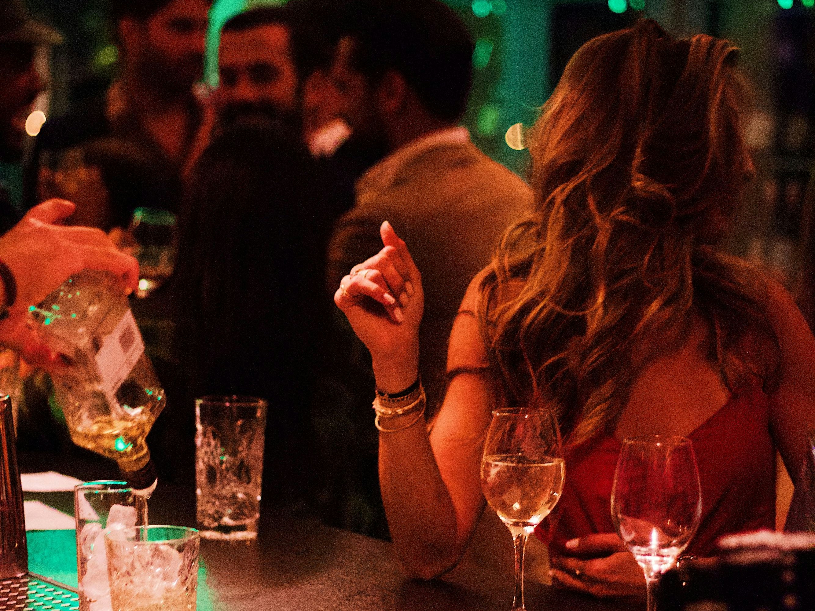 In Clubs und Bars in Frankreich häufen sich seit Anfang April mysteriöse Attacken mit Spritzen.