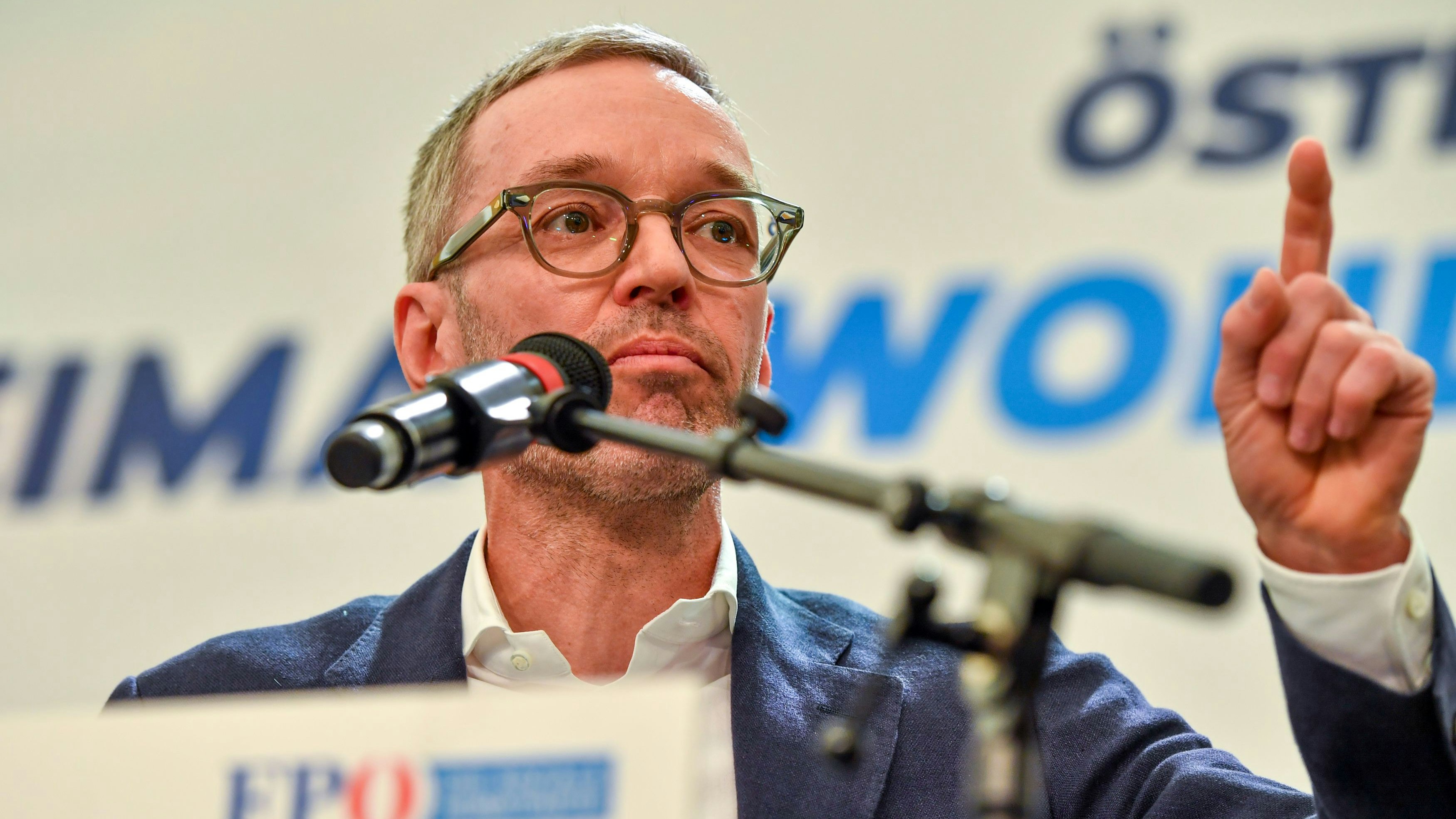 Download von www.picturedesk.com am 01.05.2022 (12:59).  01.05.2022, Urfahraner Jahrmarkt, AUT, 1.Mai Kundgebung FPOE, im Bild Herbert Kickl (FP, Bundesparteiobmann) - 20220501_PD1238 - Rechteinfo: Rights Managed (RM)