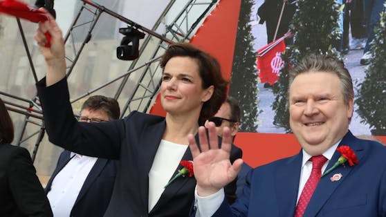 Die SPÖ unter Bürgermeister Michael Ludwig will nun Erleichterung bei der Erlangung der Staatsbürgerschaft durchwinken.
