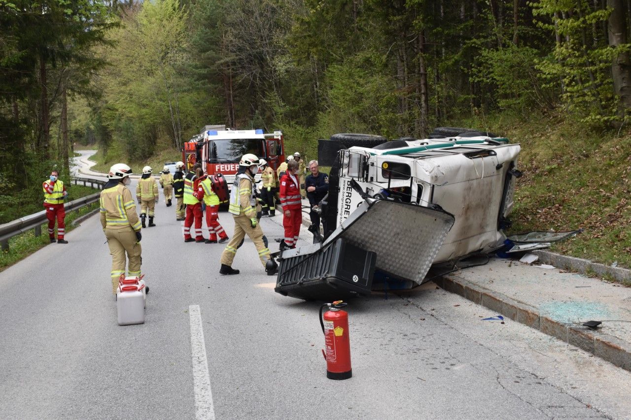 Am Samstag (30.04.2022) verunfallte die Bergrettung in Kramsach am Weg zum Einsatzort.