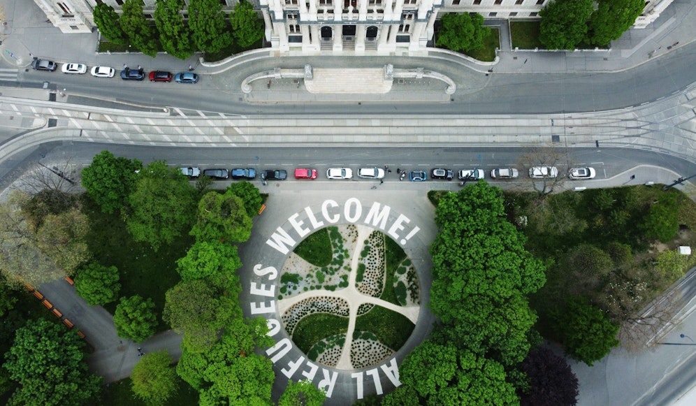 Klare Message: Über Nacht brachten Aktivisten der Links-Partei den Schriftzug 