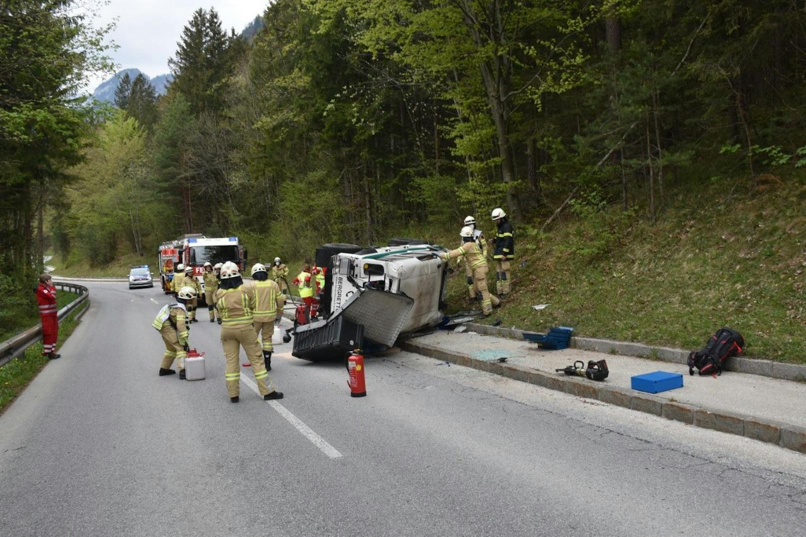 Am Samstag (30.04.2022) verunfallte die Bergrettung in Kramsach am Weg zum Einsatzort.